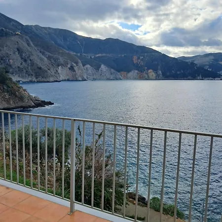 Luxury Seafront Villas, Kefalonia, 100m & Center, 4 Stars Services, Parking - Near Myrtos - Fiskardo Willa