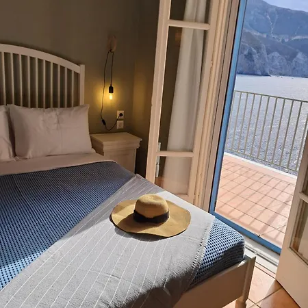 Luxury Seafront Villas, Kefalonia, 100m & Center, 4 Stars Services, Parking - Near Myrtos - Fiskardo Willa