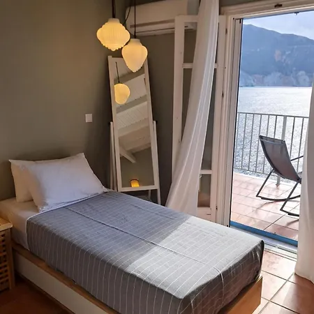 Luxury Seafront Villas, Kefalonia, 100m & Center, 4 Stars Services, Parking - Near Myrtos - Fiskardo Willa *