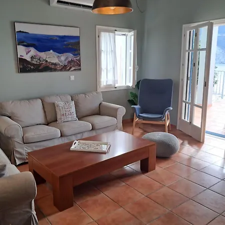Luxury Seafront Villas, Kefalonia, 100m & Center, 4 Stars Services, Parking - Near Myrtos - Fiskardo Willa