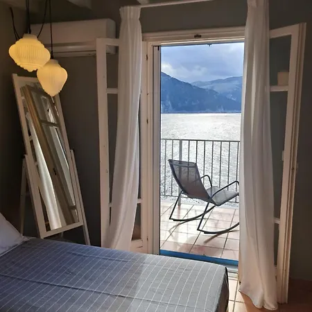 Luxury Seafront Villas, Kefalonia, 100m & Center, 4 Stars Services, Parking - Near Myrtos - Fiskardo Willa