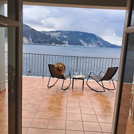 Luxury Seafront Villas, Kefalonia, 100m & Center, 4 Stars Services, Parking - Near Myrtos - Fiskardo Willa