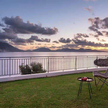 Luxury Seafront Villas, Kefalonia, 100m & Center, 4 Stars Services, Parking - Near Myrtos - Fiskardo Villa